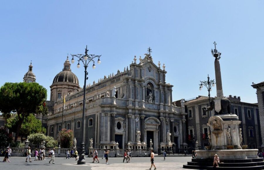 2 hours guided tour of Catania - Piazza San Francesco and Via dei Crociferi: the classic Catania stroll