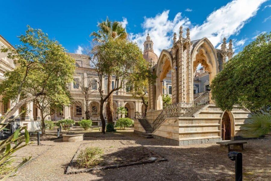 Benedictine Monastery of Catania - English Guided Tour - Roman houses under a library mezzanine: past meeting present
