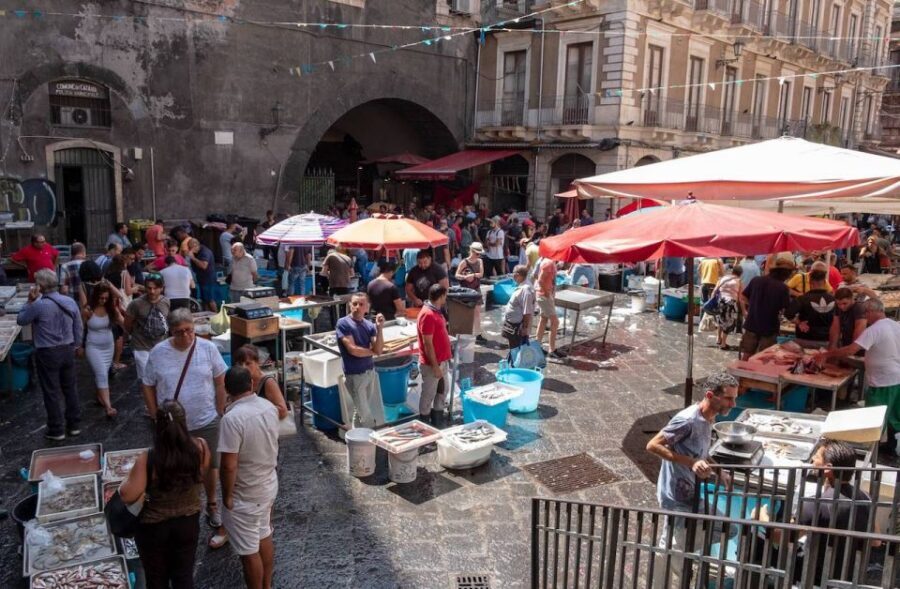 Catania: City Highlights Tour with Guide - Pescheria fish market: smells, color, and local pace