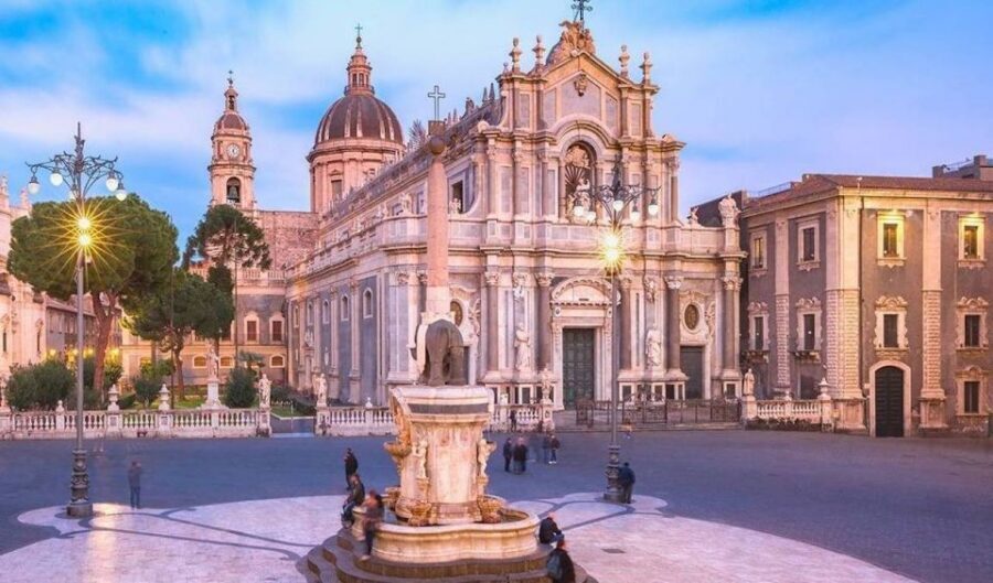 Catania: City Highlights Tour with Guide - Finishing on Via Etnea: ruins, old buildings, and a snack option