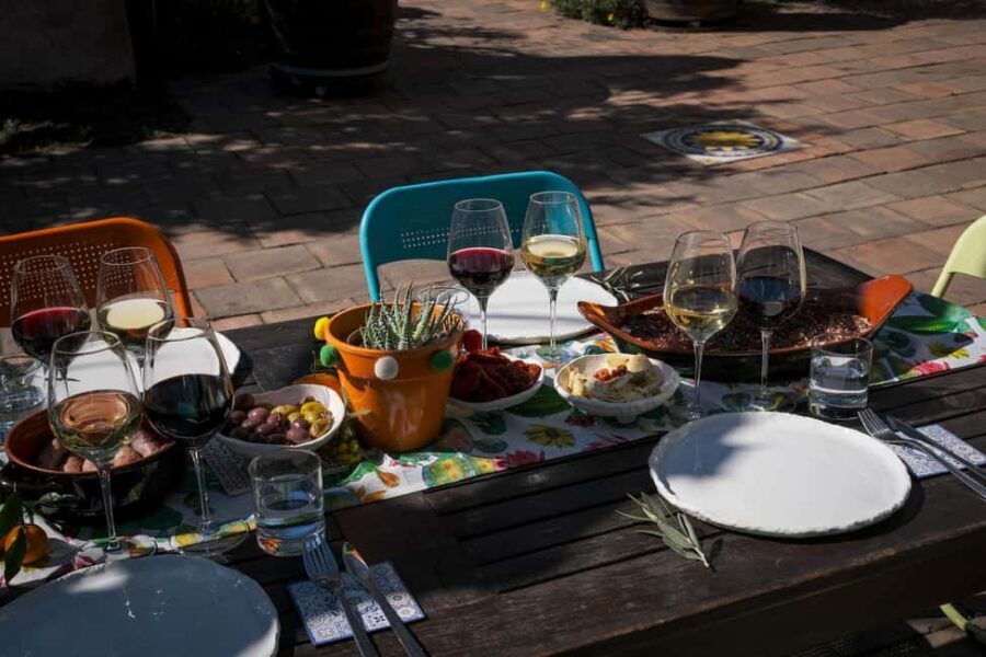 Catania: Etna Urban Winery Sicilian Lunch with Wine Tasting - A short Sicilian lunch with Etna wine right near Catania