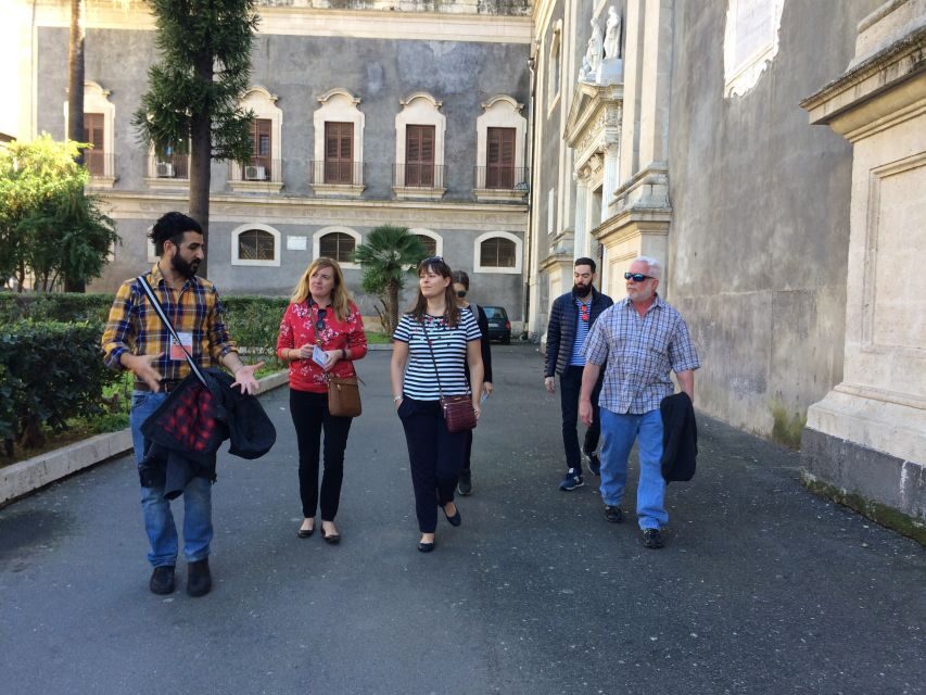 Catania Night Street Food & Backstreet Tour with a Local - Why the Pescheria backstreets hit different after dark