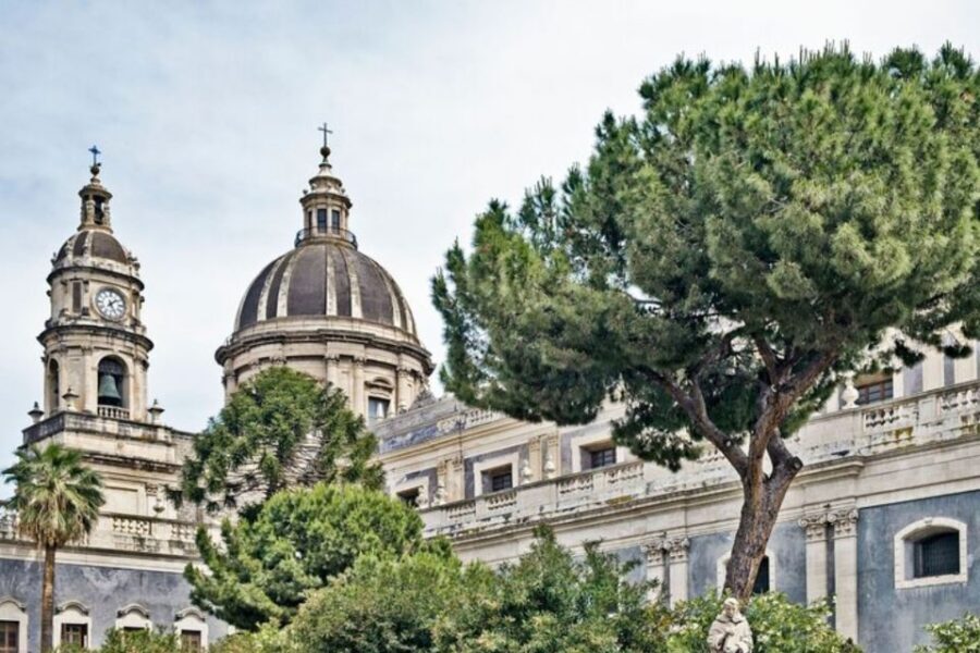 Catania: Private custom tour with a local guide - Meeting your guide: pickup that saves time (and decisions)