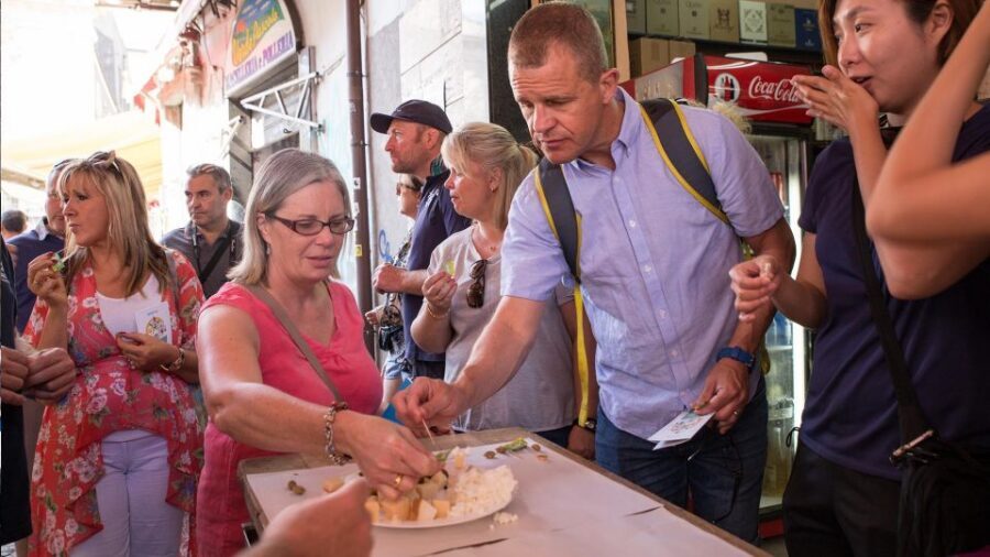 Catania Street Food Tour - Pasticceria Savia: arancini and cipollina, the kind of stop you remember