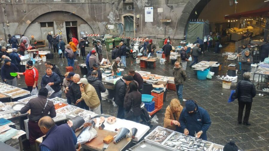 Catania Street Food Tour: Fish Market & City Centre - Walking for 2.5 hours: what the route feels like