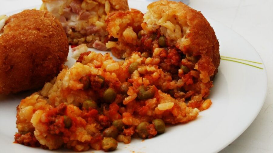 Catania: Street Food Walking Tour - Starting in Piazza del Duomo: where your food tour gets real