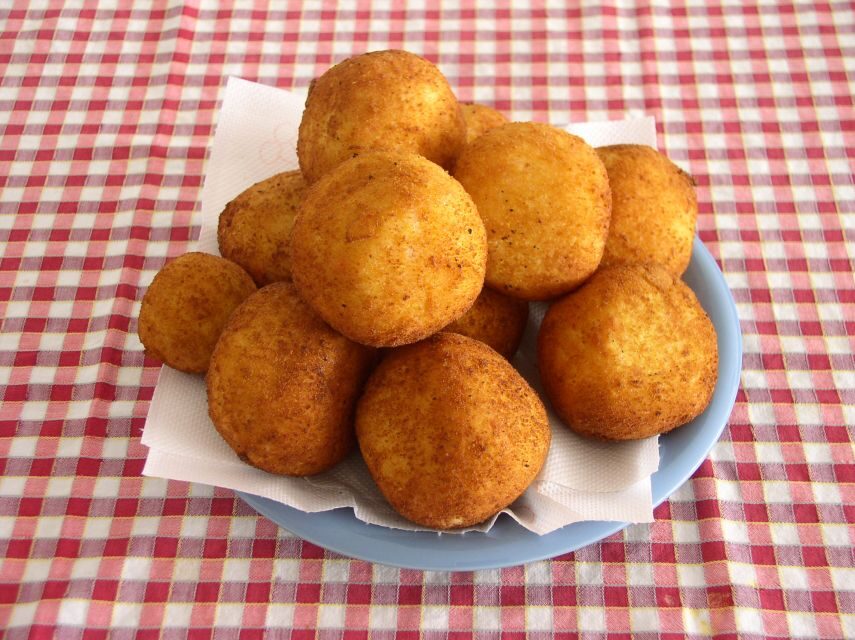 Catania: Street Food Walking Tour - The market stop: Catania’s seafood world in motion