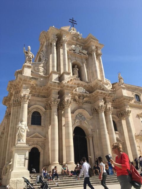 Catania: Syracuse, Ortigia, and Noto Tour with Brunch - Brunch at the local café: Sicilian products plus wine