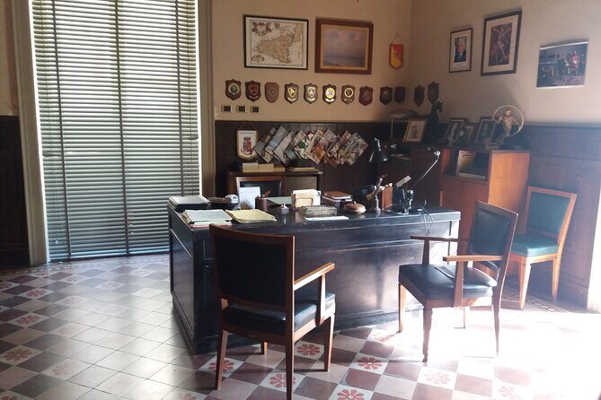 Commissario Montalbano day tour - Scicli and the police-station movie set