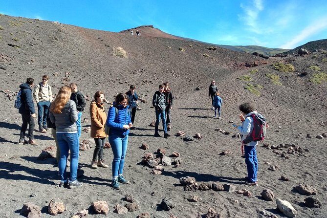 Etna Morning Tour 2000 mt. - What the included helmet and torches mean for comfort