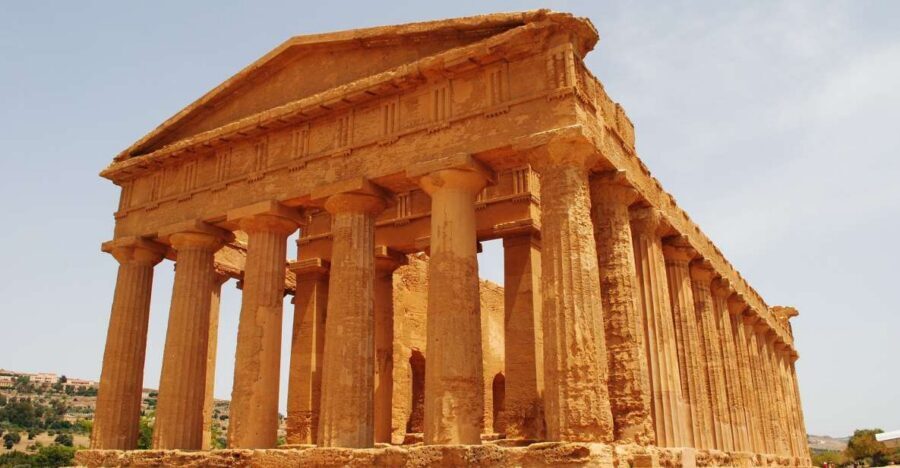 From Catania: Agrigento and Piazza Armerina Audioguide Tour - From Catania’s Duomo Square: the ride that sets the pace