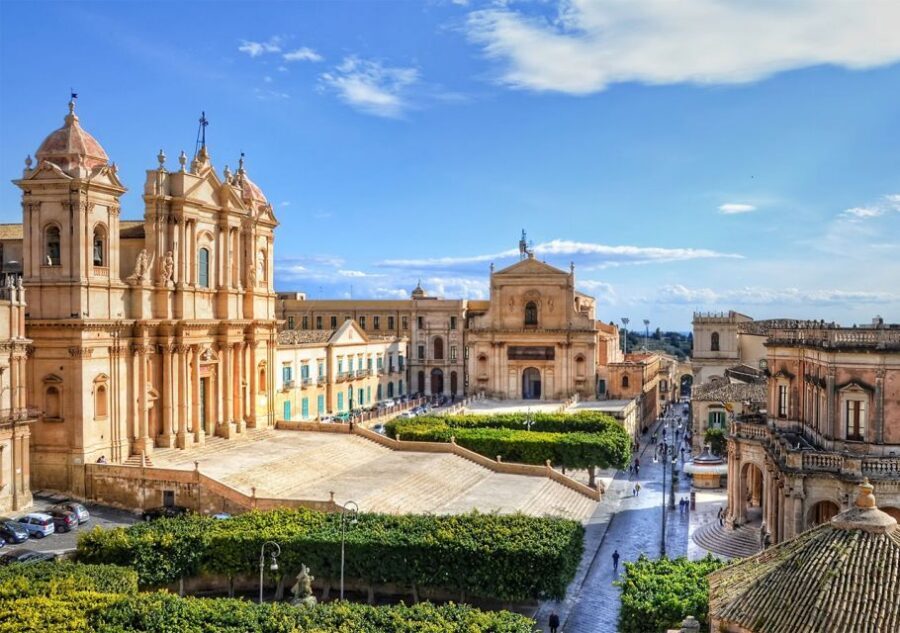 From Catania: Neapolis of Syracuse, Ortygia, and Noto Tour - Practical Stuff That Helps: Shoes, Lunch Timing, and Comfort