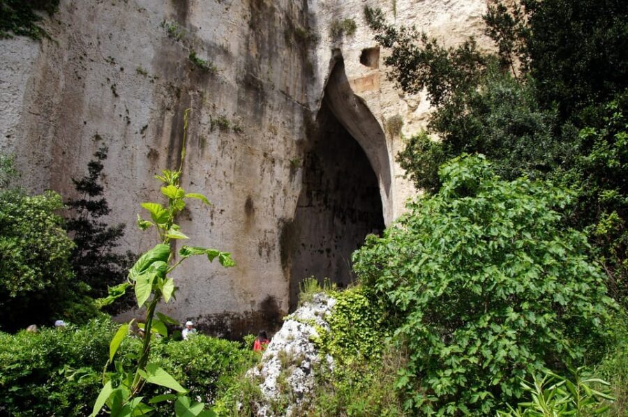 From Catania: Syracuse, Ortygia, and Noto Tour - Ortygia by foot: myths, Arethusa, Piazza Duomo, and fortified walls