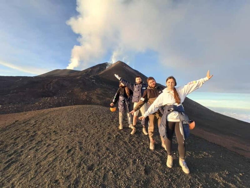 Mount Etna: Tour to the Summit Craters by Cable Car - The climb arc: 2500 meters up to the Central Crater edge