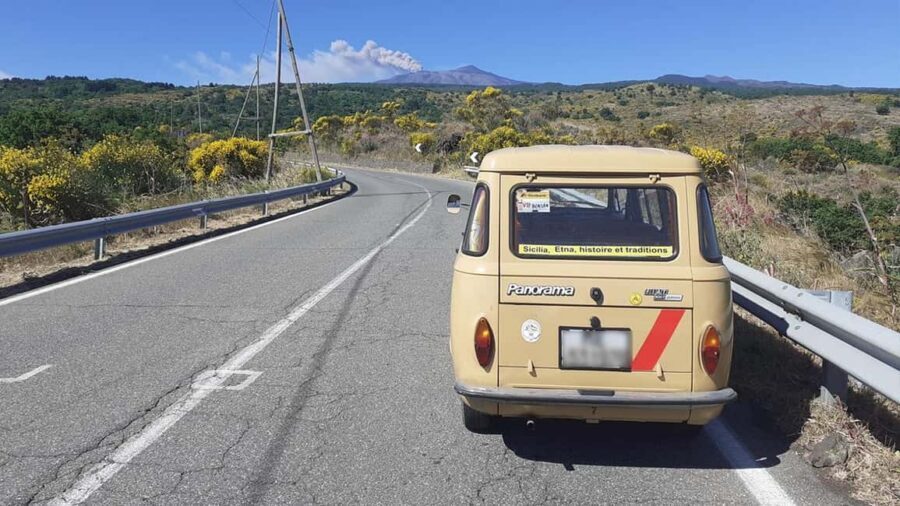 Mount Etna: trek with vintage car, tasting sicilian produtcs - Stop on the map first: Etna in Miniature