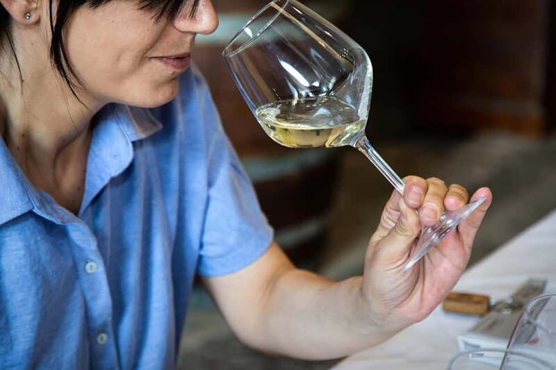 Sicilian Soul: Winery Tour, Wine & Food Tasting in Catania - How the Guide Shapes the Tasting in 1.5 Hours