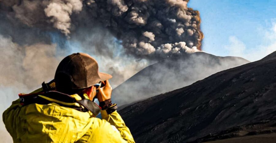Special trekking on the most authentic and wild side of Etna - The 4x4 climb: from about 1800 to 2800 meters