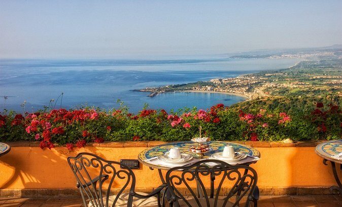 Taormina and Castelmola private and guided tour with Arancino - Why this private Taormina and Castelmola format works
