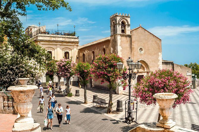 Taormina and Castelmola private and guided tour with Arancino - The Turrisi almond wine bar moment