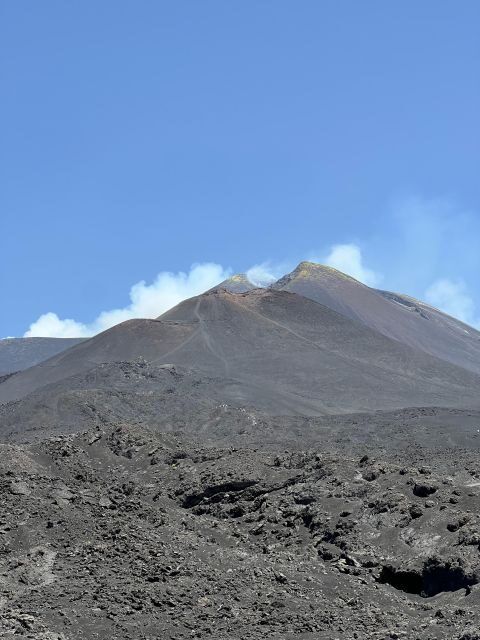 Trekking at 3000 meters on Etna - Walking 2002 lava flows: the route that feels like another planet